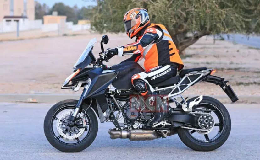 CafeMotorcycle's tweet photo. The KTM 1290 Super Duke GT Spotted On Test
#mrc #KTM #1290duke https://t.co/tSITp8KSfa