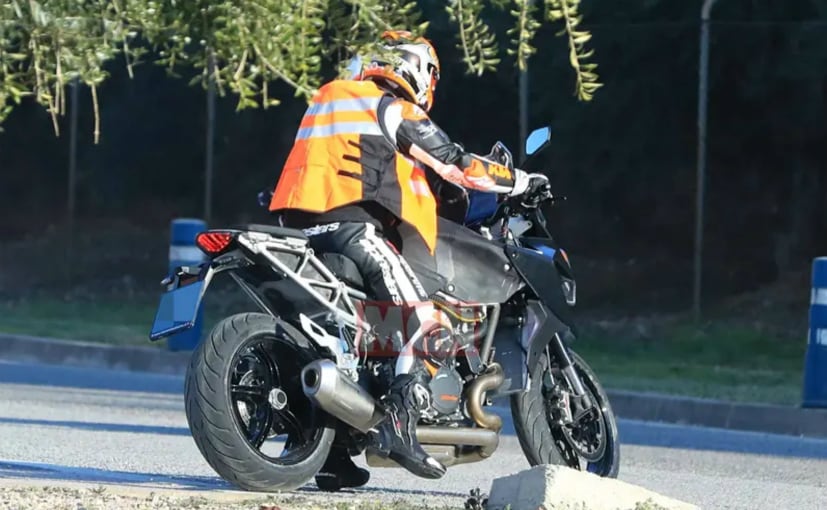 CafeMotorcycle's tweet photo. The KTM 1290 Super Duke GT Spotted On Test
#mrc #KTM #1290duke https://t.co/tSITp8KSfa