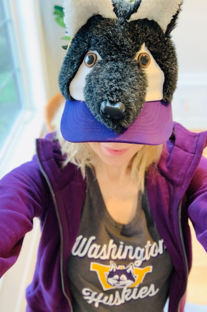 TableauCareers's tweet photo. How are you and your teams staying connected while working from home? Recently our Recruiting Team had a Virtual Spirit Week! Favorite Sport Team Day got a bit competitive between the @UW and @WSUPullman teammates ๐ #LifeAtTableau #StayingConnected https://t.co/Hkc8LrV7pz