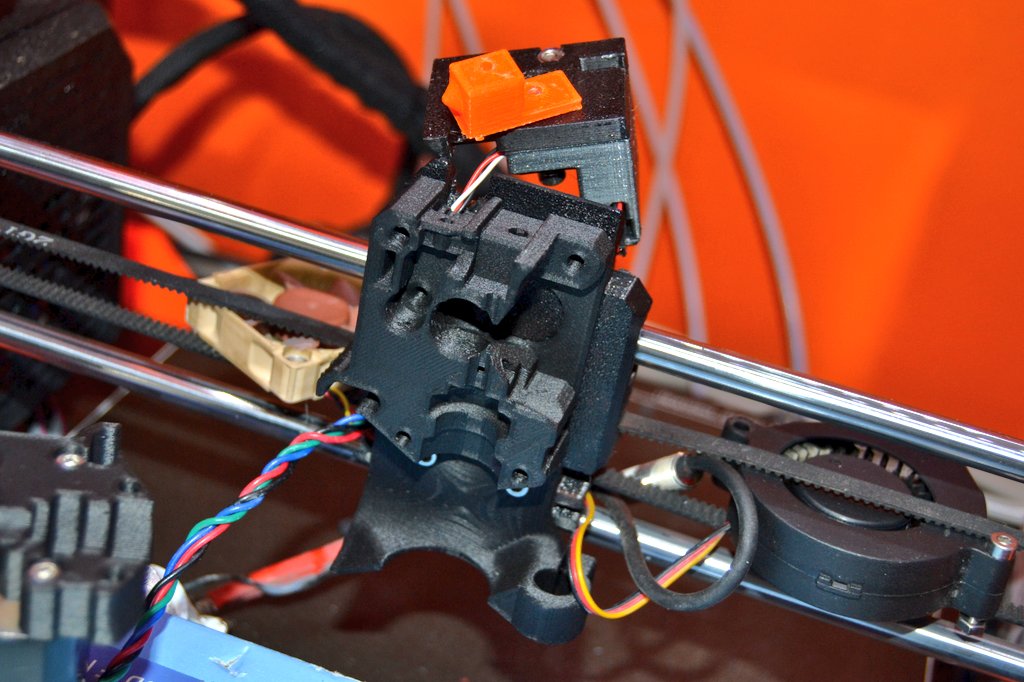 de3dprintman's tweet photo. Check out the new extruder parts for my Original #Prusai3MK3S. They are printed in #FiberThree #PA_CFLite (Carbon Filled) on the Original #PrusaMINI by @josefprusa. These parts are incredibly strong and lightweight so perfect for any #3Dprinter.
#3dprinting #3dprintingindustry https://t.co/Rwp2m79bnN