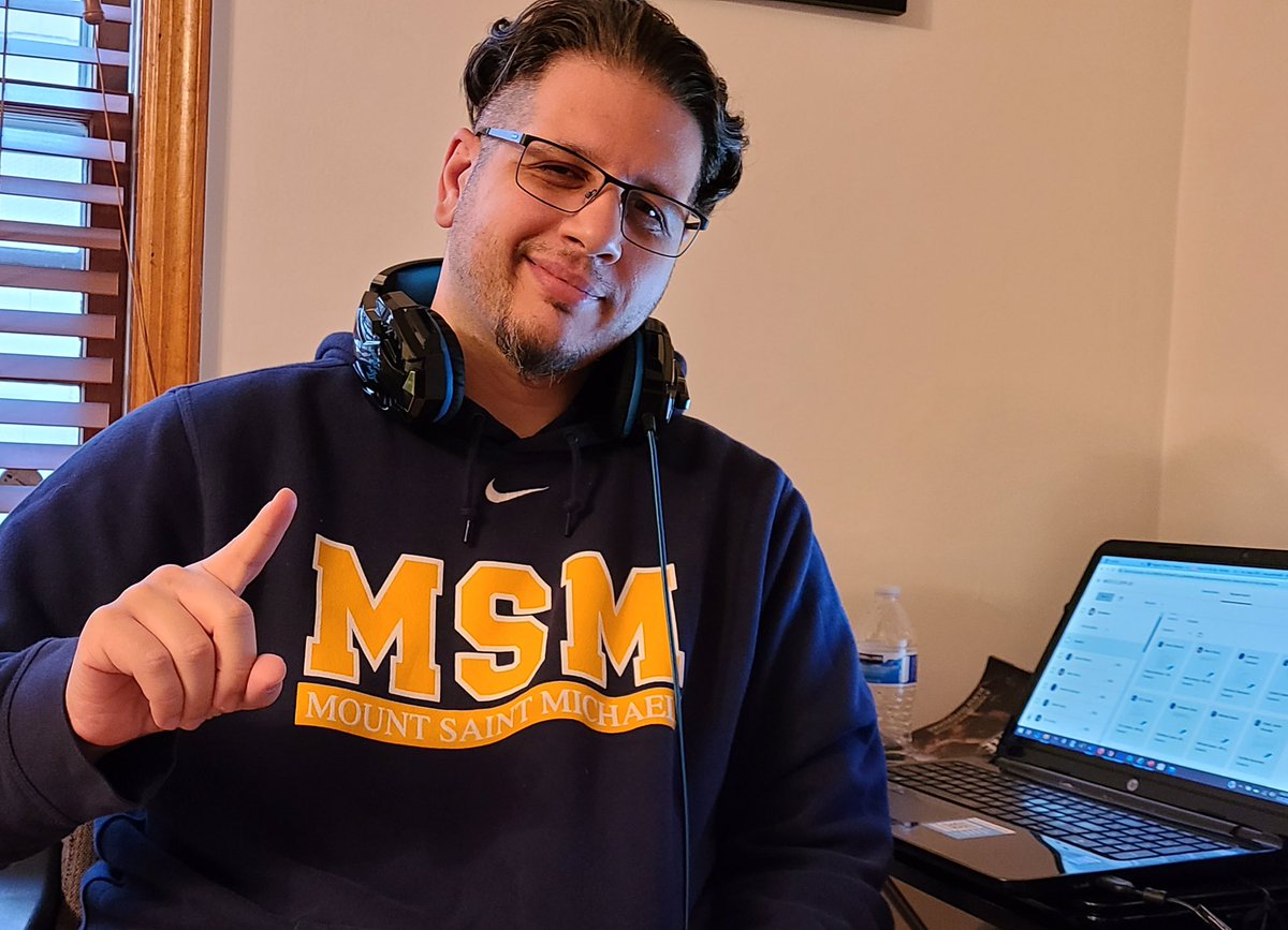 MountToday's tweet photo. A few of the latest submissions for #MountGearMonday🔷🔶 #SchoolSpirit #MissingMount #SchoolsInSession https://t.co/zvJmJagulU