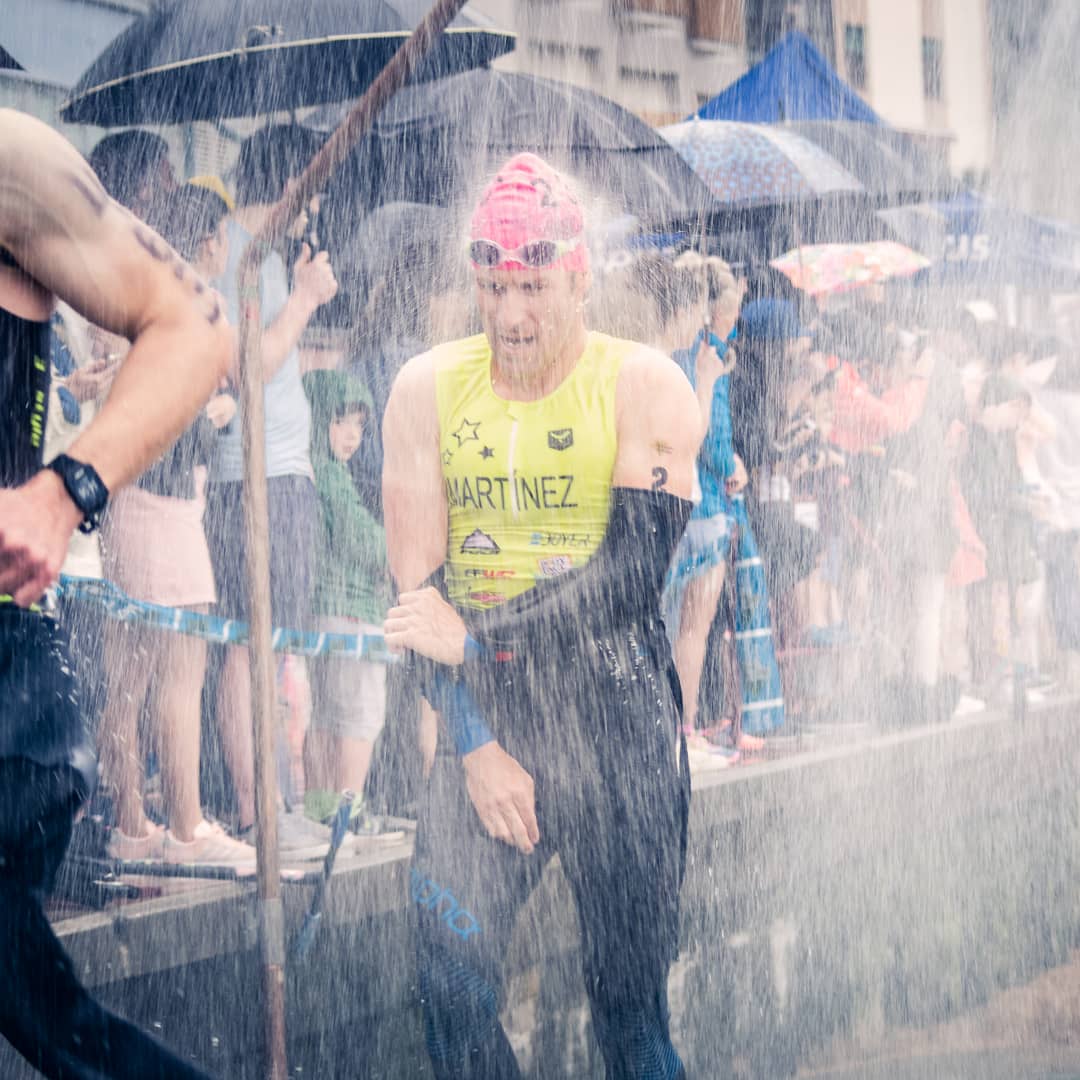 Bonita iniciativa solidaria de <a href="/ionzugasti/">Ion Zugasti</a>
este fin de semana,recaudando 450 euros con sus fotografías y la currada que se ha metido. Toda ayuda es poca con la que está cayendo. ¡Gracias, Ion!

#roadtoLD #3StyleTriatlon #trilife #triatlon #triathlon

📸 <a href="/ionzugasti/">Ion Zugasti</a> (Zarautz 2018)