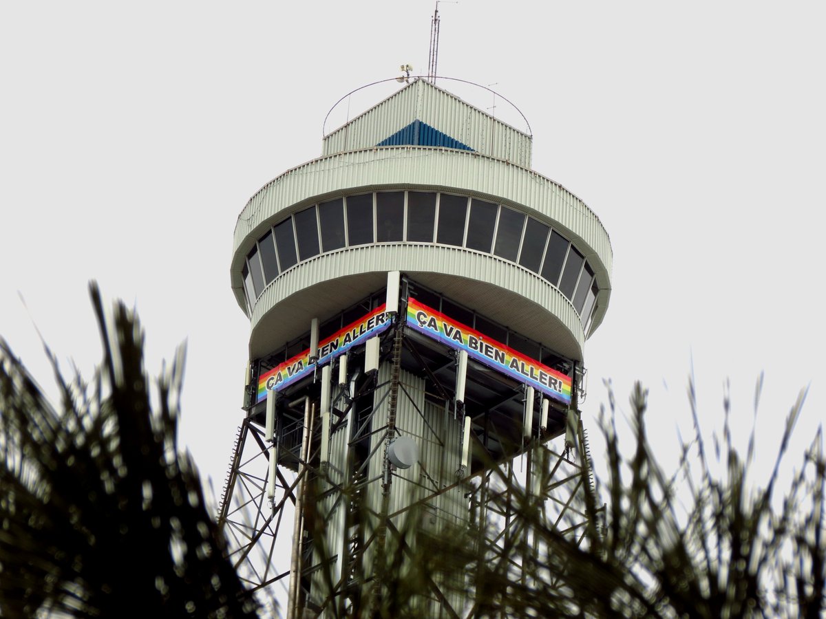 carolynebrochu's tweet photo. Au tour de la Cité de l'énergie de Shawinigan d'arborer les couleurs de l'arc-en-ciel #cavabienaller #rcma https://t.co/FWDtX6W4T2
