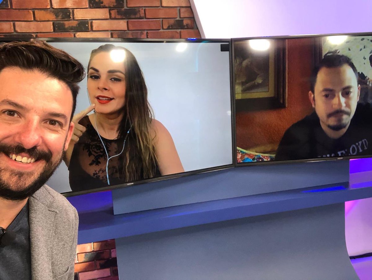 VirginiaRmz's tweet photo. Participa con nosotros te leemos en #Meta. Estamos en vivo! #PREGUNTAMETA*
¿A qué jugador regresarías del retiro? ¿Zidane, Totti, Riquelme, Ronaldo, Ballack, Figo? @inakialvarez @ElRojoAbreu https://t.co/IPJ4Mxrk1Z