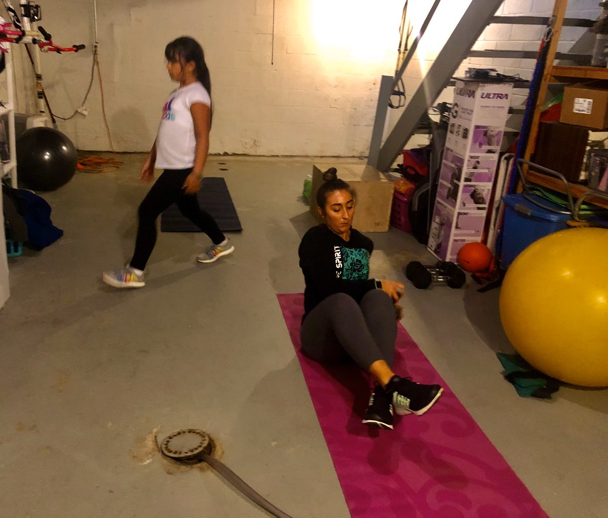 CoachRiemedio's tweet photo. Getting it in! Monday Quarantine Workout with @mobeaty25 and #BoogieGirl! Stick to a schedule and stay active my friends!!

#StartingTheWeekRight💪🏽💯 https://t.co/fky8bXrEt2