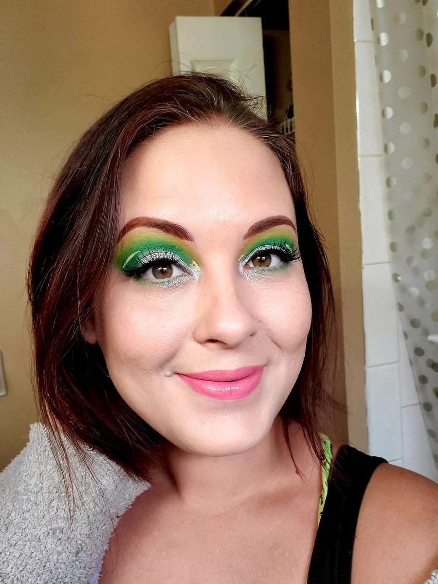 Myakka Makeup mommy tweet media