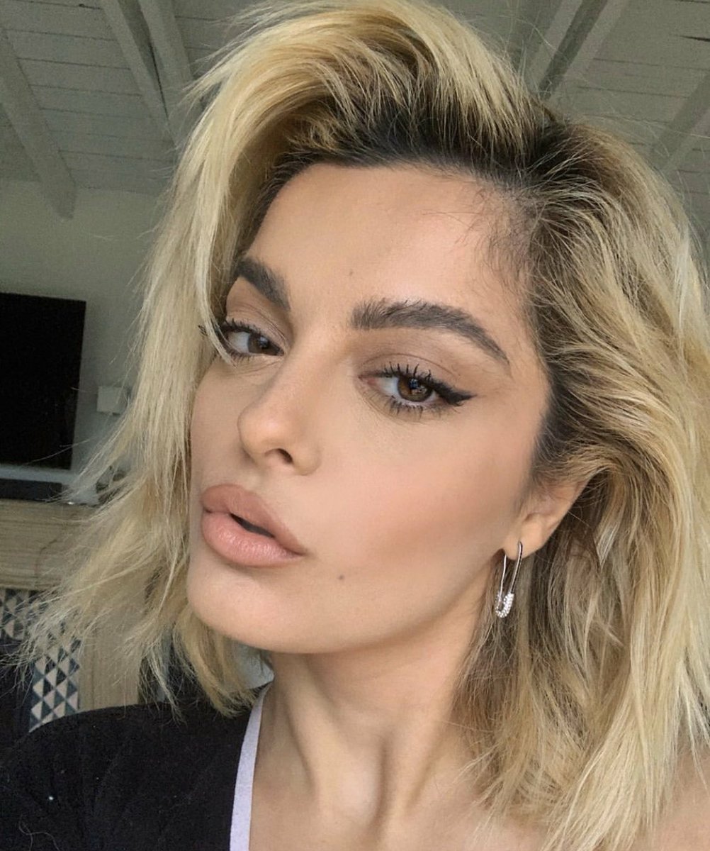 fazie78624's tweet photo. Damn ! @BebeRexha's Jawline... 😍💘

#BebeRexha
#RexharForever https://t.co/wisp5Q4scI