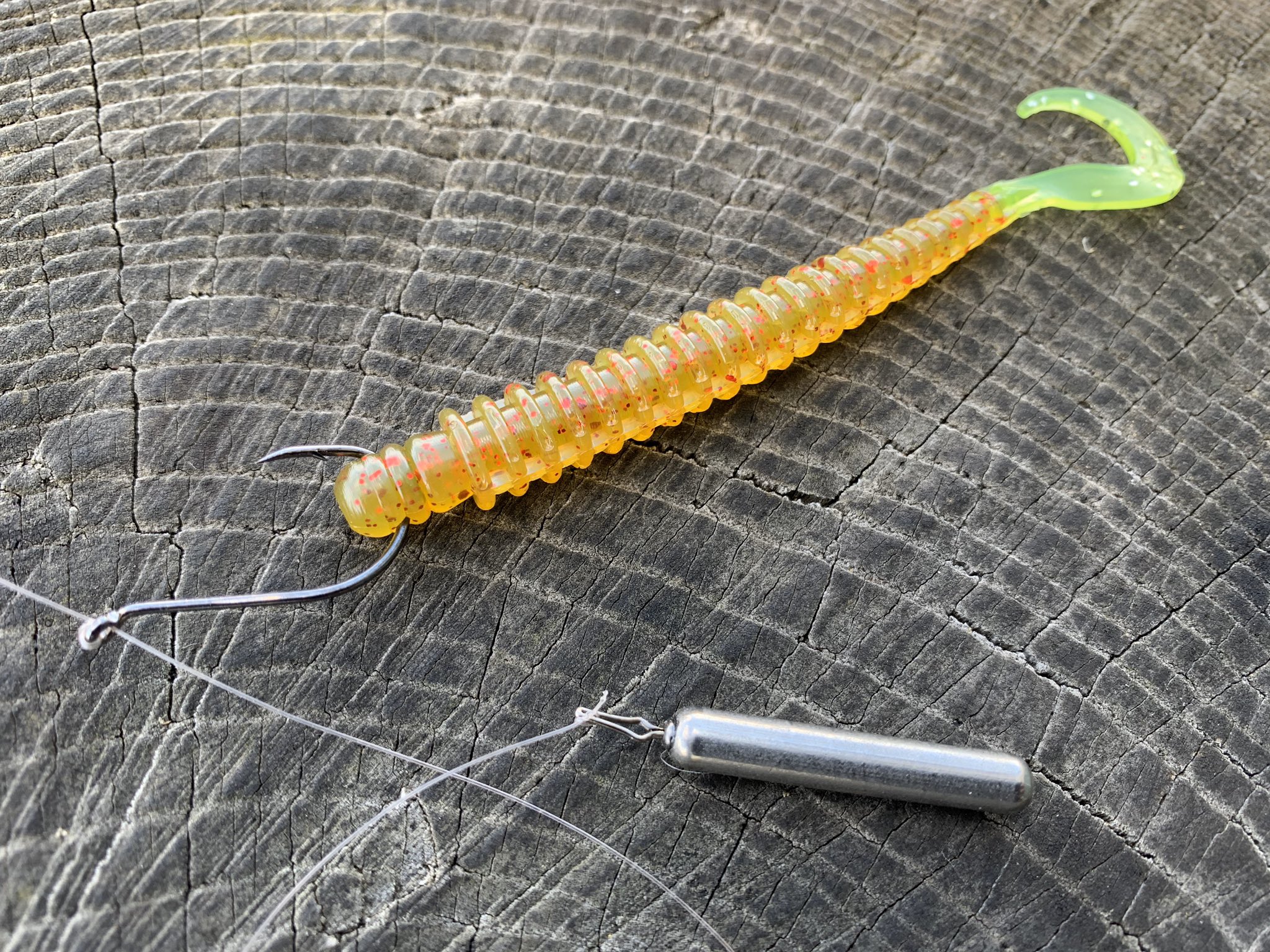 Venom Lures on X: 4” Ringworm (Motoroil Red Glitter/Chartreuse Tail) +  Death Grip Drop Shot Hook (sz #1) + Venom Finesse Drop Shot Tungsten  (3/8oz) = 💰 .plus you can get them