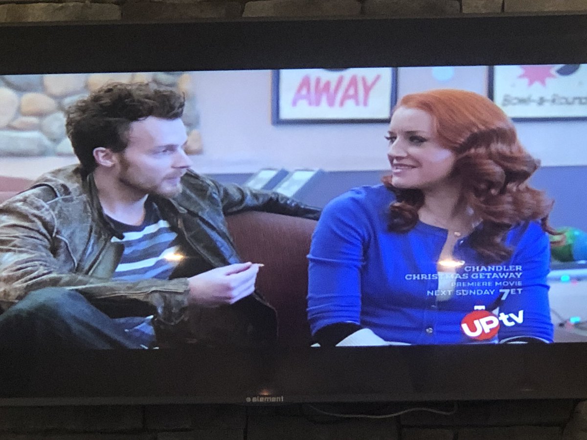 Nicole5Wheeler's tweet photo. I had forgotten just how fun that whole bowling scene really was!!! 🎳👏🏻 And Adele’s evil plotting after she lost... 😈 @JoNewmarch #TheChristmasCalendar https://t.co/yCTQh08059