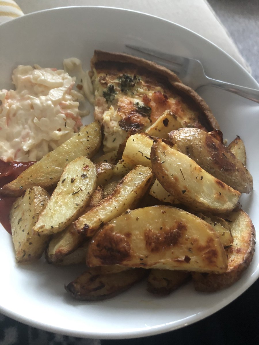 mrsmetcalfe's tweet photo. Anyone else realising they don’t hate cooking while we are spending so much more time at home? Made some bloody great chips today #proud #chipmaster #chips #imadethesefromapotato 😂 https://t.co/7N8EKhX5AO