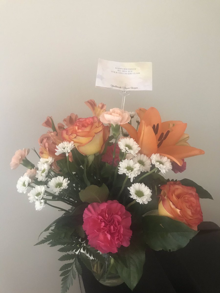 audra_resler's tweet photo. Birthday flowers brighten everything up when you’re stuck at home! https://t.co/lgwSqN4dHG