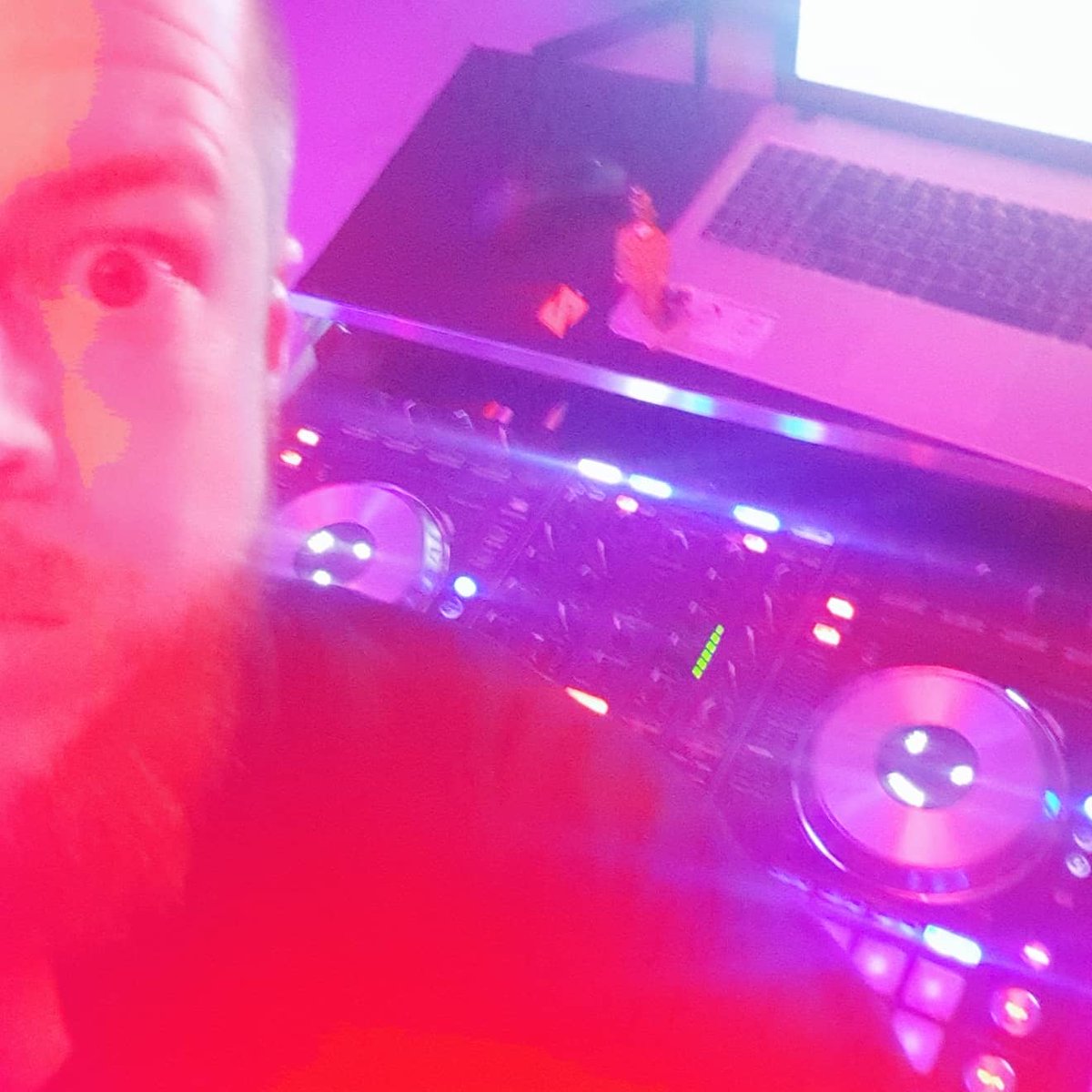 Pierre__C's tweet photo. 🔥 Rdv 21h sur la page Facebook #Confimix pour mon set #techno 😁 https://t.co/heoILlPlWI