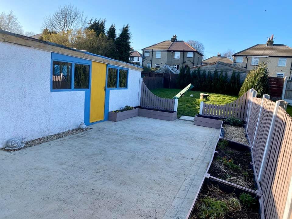 SarahGinge92's tweet photo. @RonJichardson Jon! Big fans of The Dog &amp; Bastard! @AlexMetcalfLUFC and I also have our own back garden pub and would appreciate your help naming it. Complete with its own #LUFC shrine and colour scheme! https://t.co/0HJkHdmBtQ