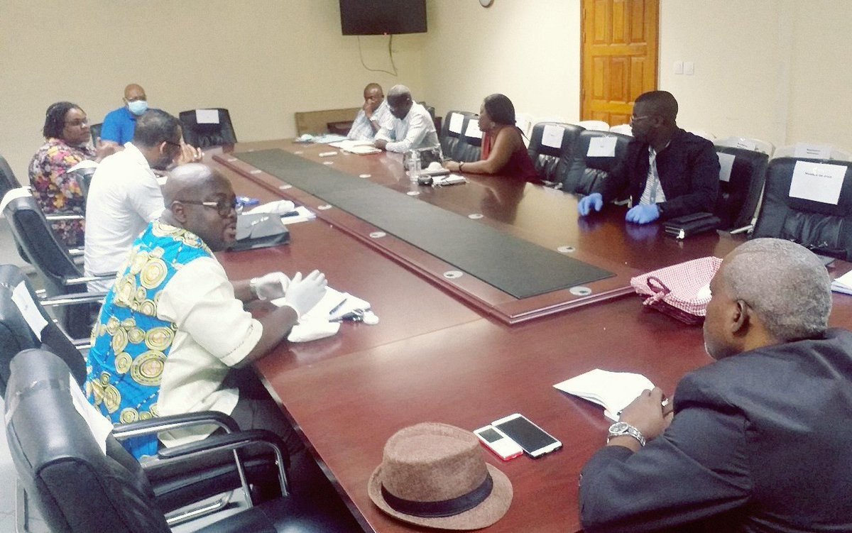 NicoleAssele's tweet photo. #Gabon #Covid19
#ABO
#CLR
J'ai instruit la task force du #CLR dédiée au Covid19 de mener une réflexion via une réunion tenue ce jour.
Objet: définir la meilleure façon pour le parti d'accompagner le gouvernement dans la mise en œuvre des mesures présidentielles.
#DGCLR https://t.co/n28Bp9xpJI
