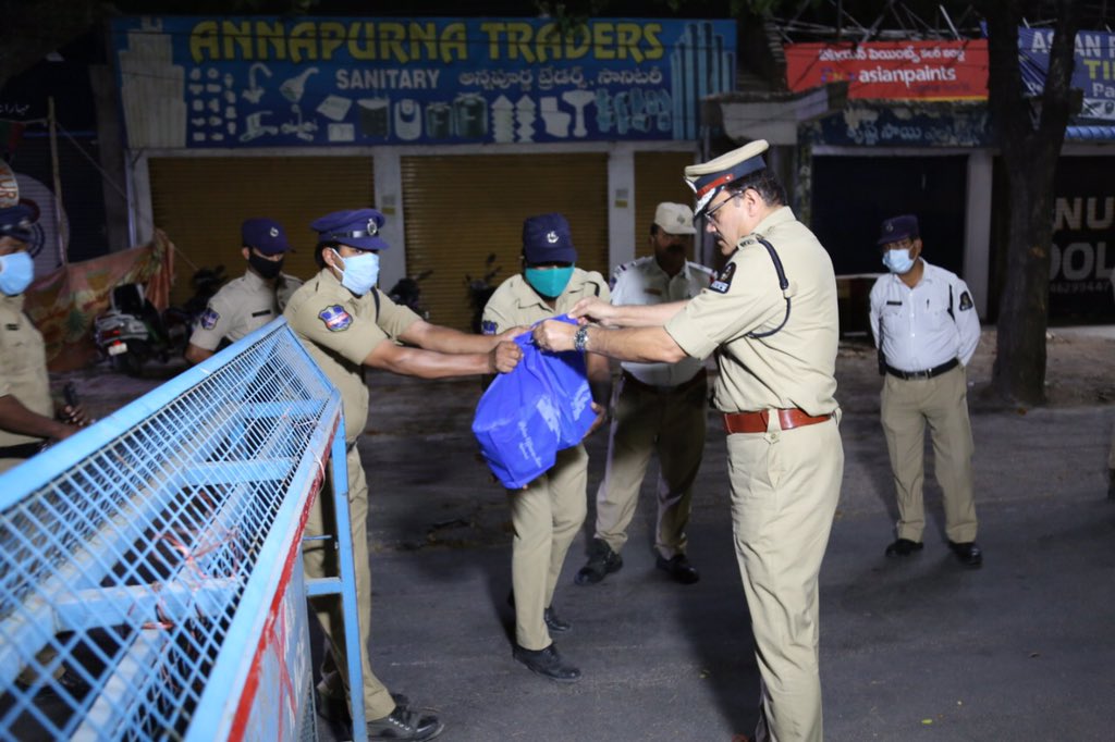 vanaparthysra1's tweet photo. .@CPHydCity at Amberpet junction.
We r slpn in our comfort zones & #police r watching our safety leaving their families.
Sure Telangana is in safe hands of @hydcitypolice @cyberabadpolice @RachakondaCop.
Thank you. @TelanganaCOPs @TelanganaDGP https://t.co/gYkY0seFoP