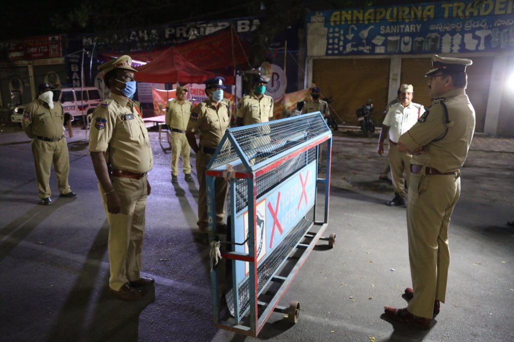 vanaparthysra1's tweet photo. .@CPHydCity at Amberpet junction.
We r slpn in our comfort zones & #police r watching our safety leaving their families.
Sure Telangana is in safe hands of @hydcitypolice @cyberabadpolice @RachakondaCop.
Thank you. @TelanganaCOPs @TelanganaDGP https://t.co/gYkY0seFoP