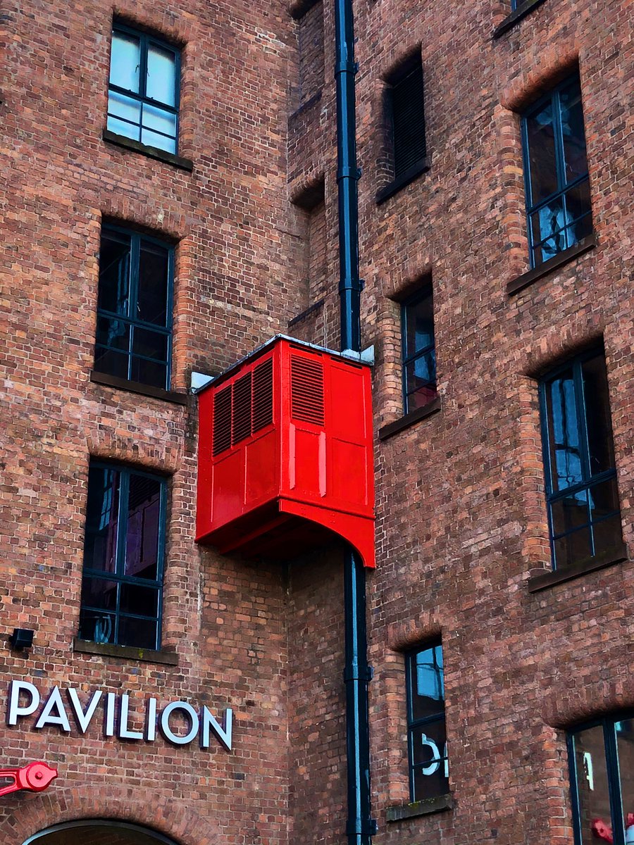 KateAlvanley's tweet image. A bit more life before #Covid_19 from my daily exercise #AlbertDock #PoolofLife #StayHomeSaveLives
