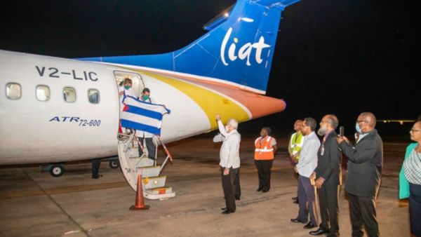 teleSURtv's tweet photo. Misión médica de #Cuba llega a #Barbados para apoyar al país caribeño en la lucha contra el Covid-19 https://t.co/XhXq6MPoZA

La brigada está integrada por 95 mujeres y seis hombres y es la número 15 que parte a cumplir misión para frenar la pandemia del coronavirus https://t.co/AF3BlHXJTb