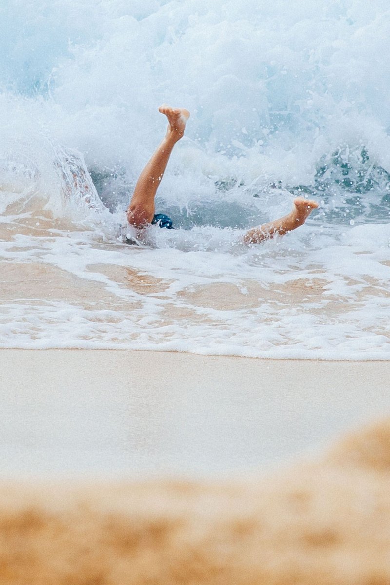 Wavecation's tweet photo. Heading into the week like... whatever your goals are this week, jump in head first! And let's be real—it might just be to make the best chocolate chip cookies in town and figure out how the heck to change your @zoom_us  background! #stayhomeshredlater 📷: @waipastudio https://t.co/yw9GsPxN66