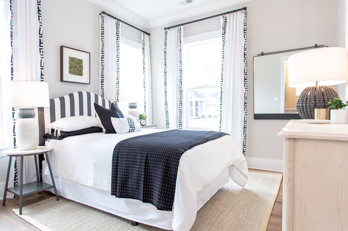ElevateHomes55's tweet photo. Treat your visitors to this amazing room, but be careful, they may not want to leave! https://t.co/6xnI78oTQ9