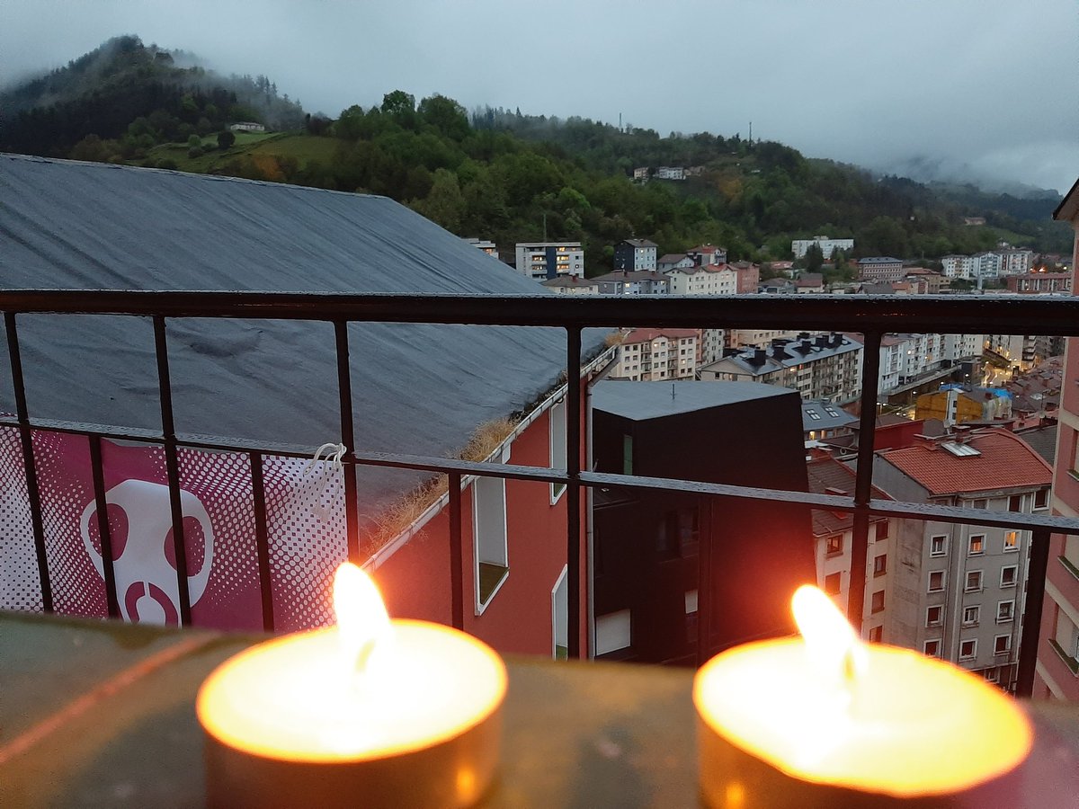 igonelama's tweet photo. #Joaquinetaalbertogogoan #ZaldibarArgitu https://t.co/NZoW57YzrJ