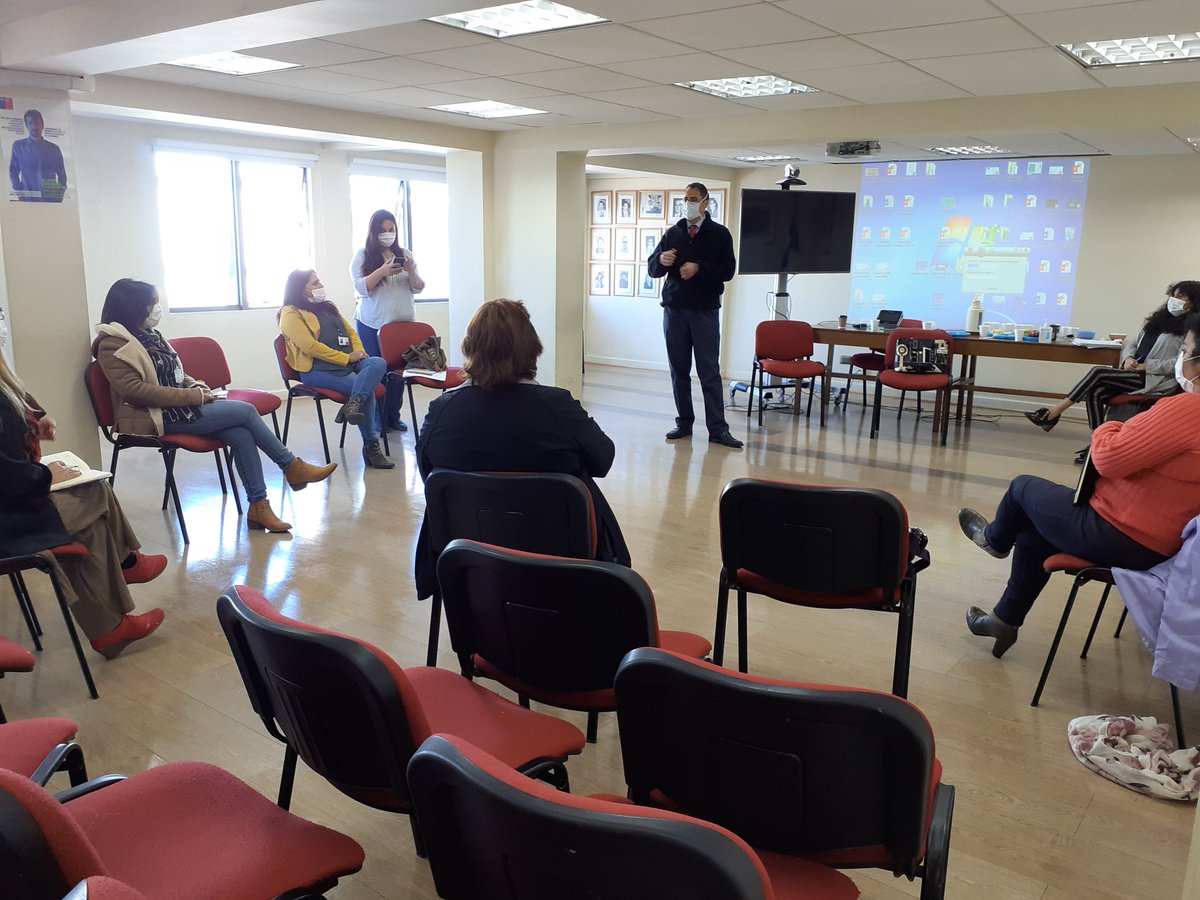 SSDelReloncavi's tweet photo. En reunión con el Consejo Asesor de Salud de @seremisalud10 y @SSDelReloncavi el Dr. @jortagle respondió consultas de la comunidad respecto de estrategias frente a la contingencia. Además, la referente epidemiología del Servicio explicó uso de mascarilla #CuidemonosEntreTodos https://t.co/vVFoENwgf0