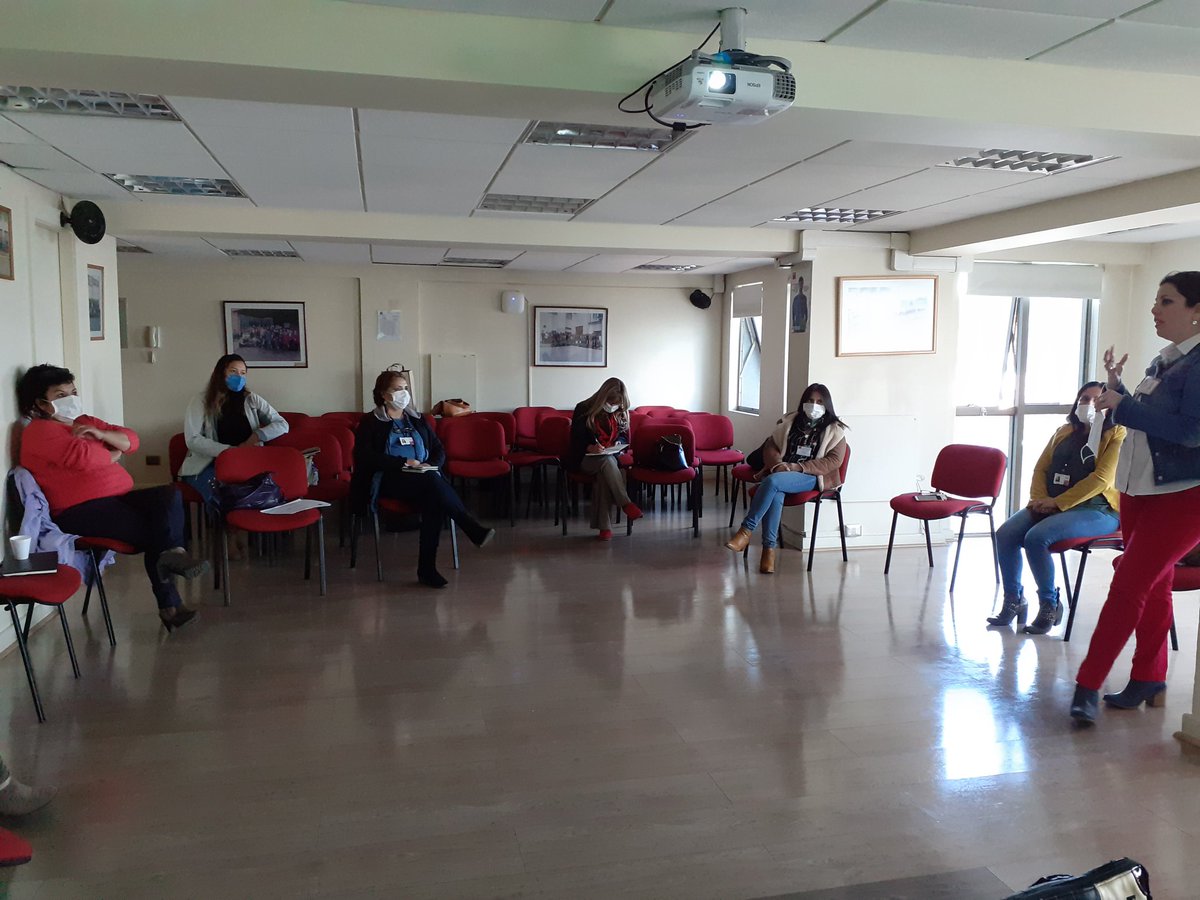 SSDelReloncavi's tweet photo. En reunión con el Consejo Asesor de Salud de @seremisalud10 y @SSDelReloncavi el Dr. @jortagle respondió consultas de la comunidad respecto de estrategias frente a la contingencia. Además, la referente epidemiología del Servicio explicó uso de mascarilla #CuidemonosEntreTodos https://t.co/vVFoENwgf0