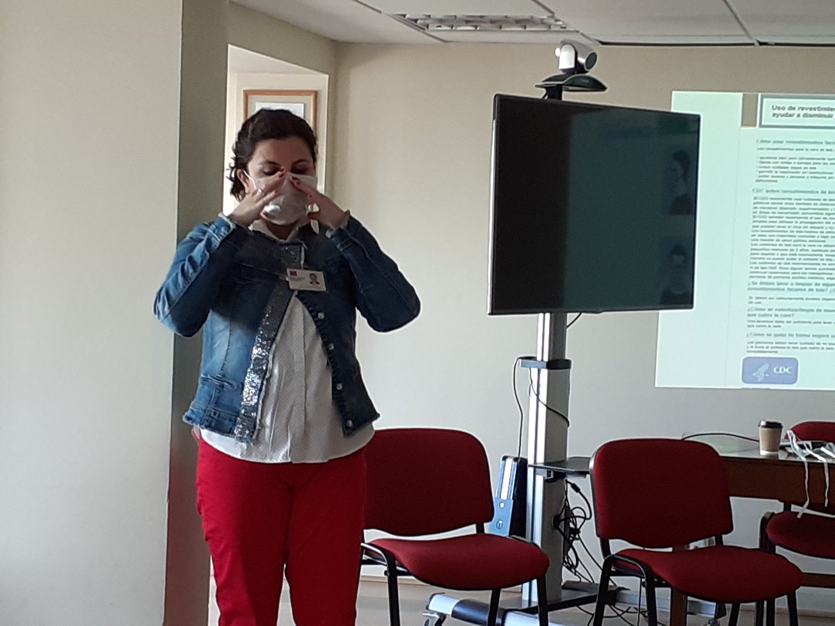 SSDelReloncavi's tweet photo. En reunión con el Consejo Asesor de Salud de @seremisalud10 y @SSDelReloncavi el Dr. @jortagle respondió consultas de la comunidad respecto de estrategias frente a la contingencia. Además, la referente epidemiología del Servicio explicó uso de mascarilla #CuidemonosEntreTodos https://t.co/vVFoENwgf0