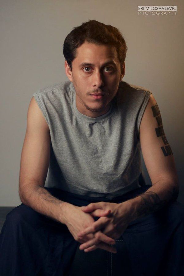 SantiagoCorrral's tweet photo. 20 de enero de 2015, 5:15 de la madrugada.
Canserbero es encontrado muerto sobre la vereda del edificio Camino Real, en la urbanización Andrés Bello, de la localidad de Maracay, Venezuela. https://t.co/1Jr51qvq4H