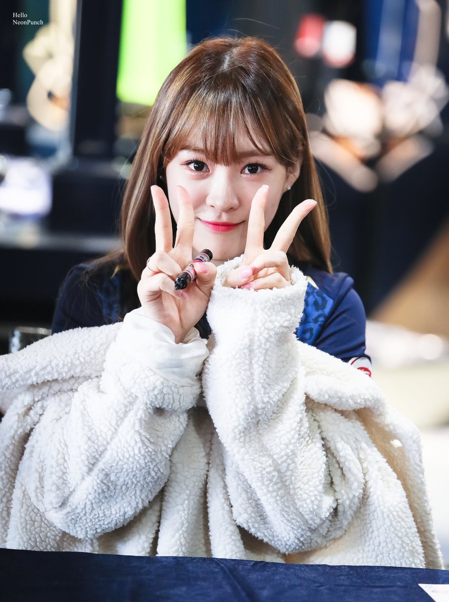 Hello_NeonPunch's tweet photo. 190309 네온펀치 백아

#네온펀치 #NeonPunch #백아 #BaekAh #김수아 https://t.co/WuPtd6ufWv