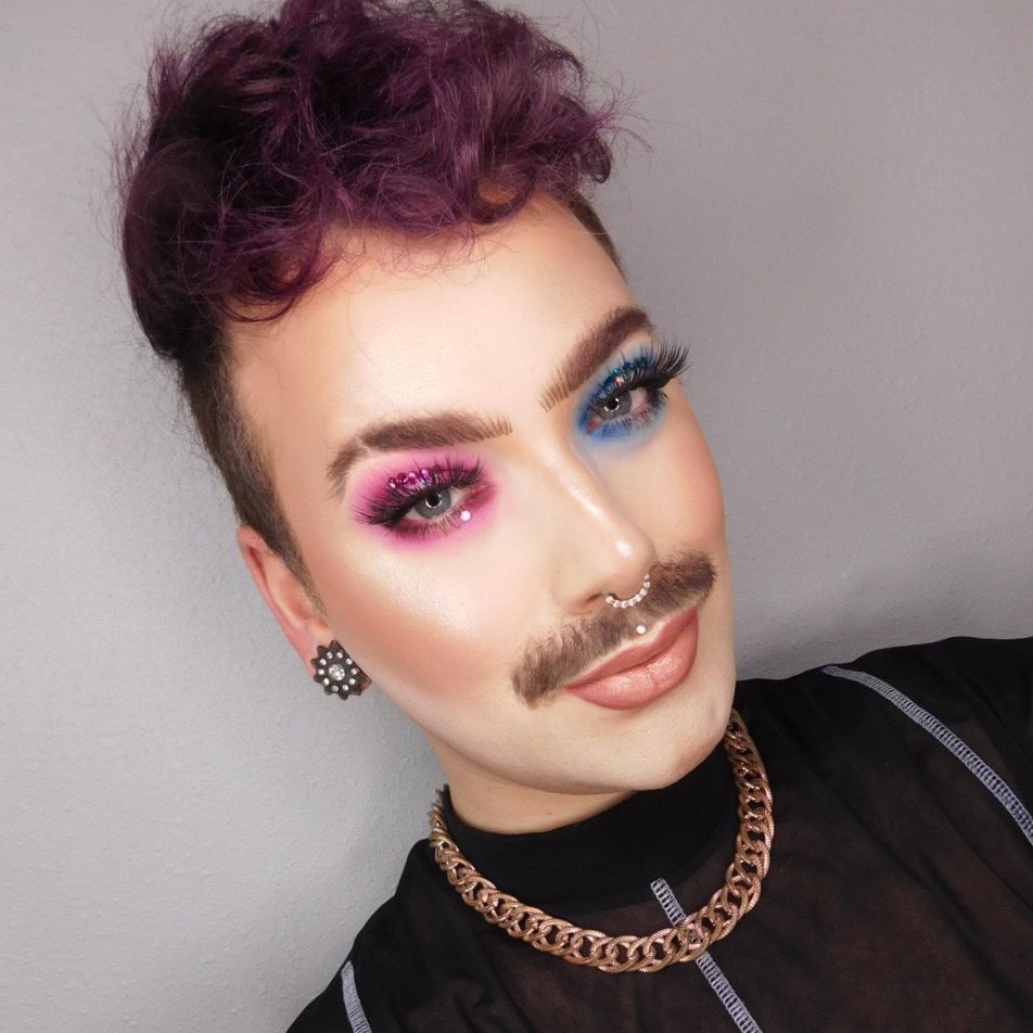 jerkitty's tweet photo. I took multiple ideas from the poll I posted last night. I present to you: Two toned shadow, a halo eye and glitter.
💙💖💙💖💙 https://t.co/g5MUJFZLz9