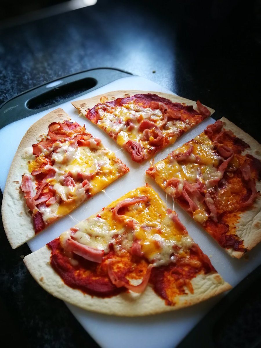 GeorginaKilcoy3's tweet photo. @Frcboyle @frcnf @tusla @BernardGloster @Ballaghaderree1 @SouthRosFRC @StAngelasSligo @Foroige @QuadYouth Got to try the pizza wraps this evening for dinner... Delicious 🤤 Well done to our @tusla Home Management team Louise &amp; Arlene
#teamroscommon #thisishowweroll https://t.co/Mio6QP3vnT