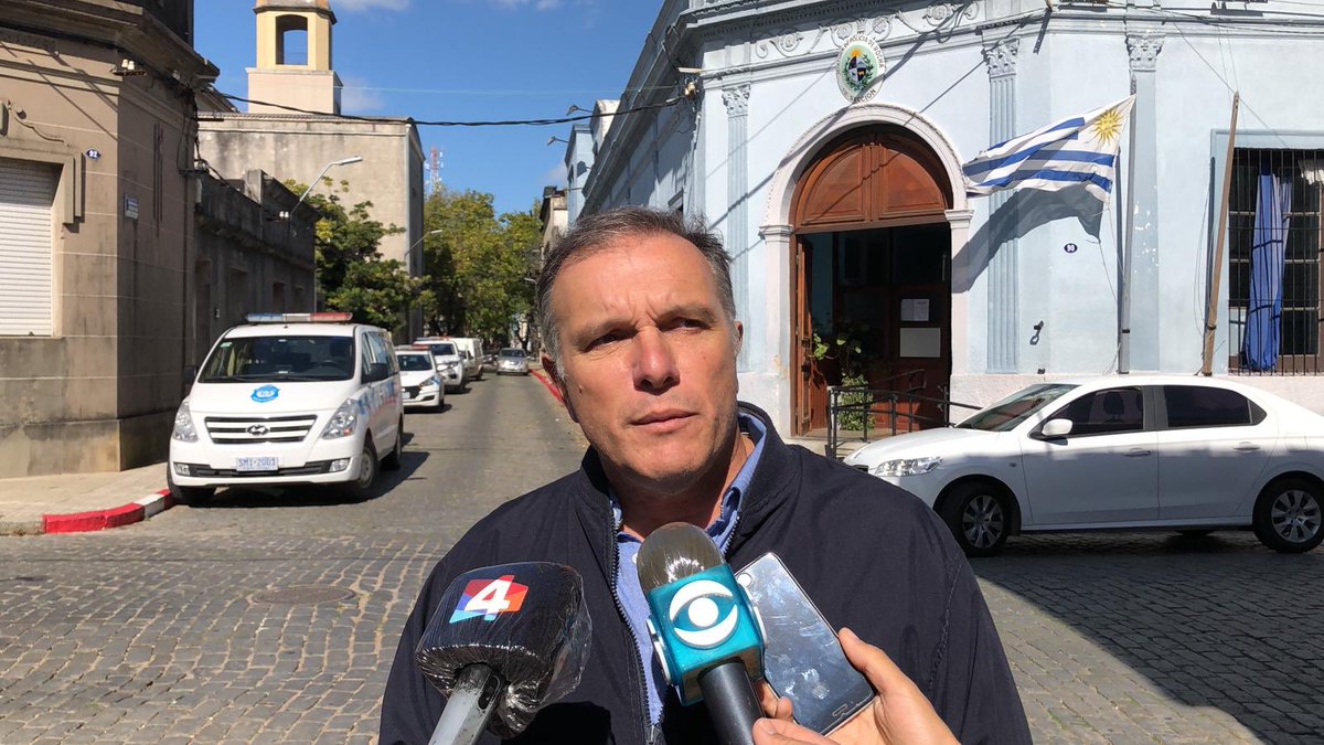 alejoumpierrez's tweet photo. Presentamos denuncia penal hoy x desacato y violación a las disposiciones sanitarias contra una persona que violó la cuarentena. Responsabilidad! #QuedateEnCasa https://t.co/fkyemVR4M9