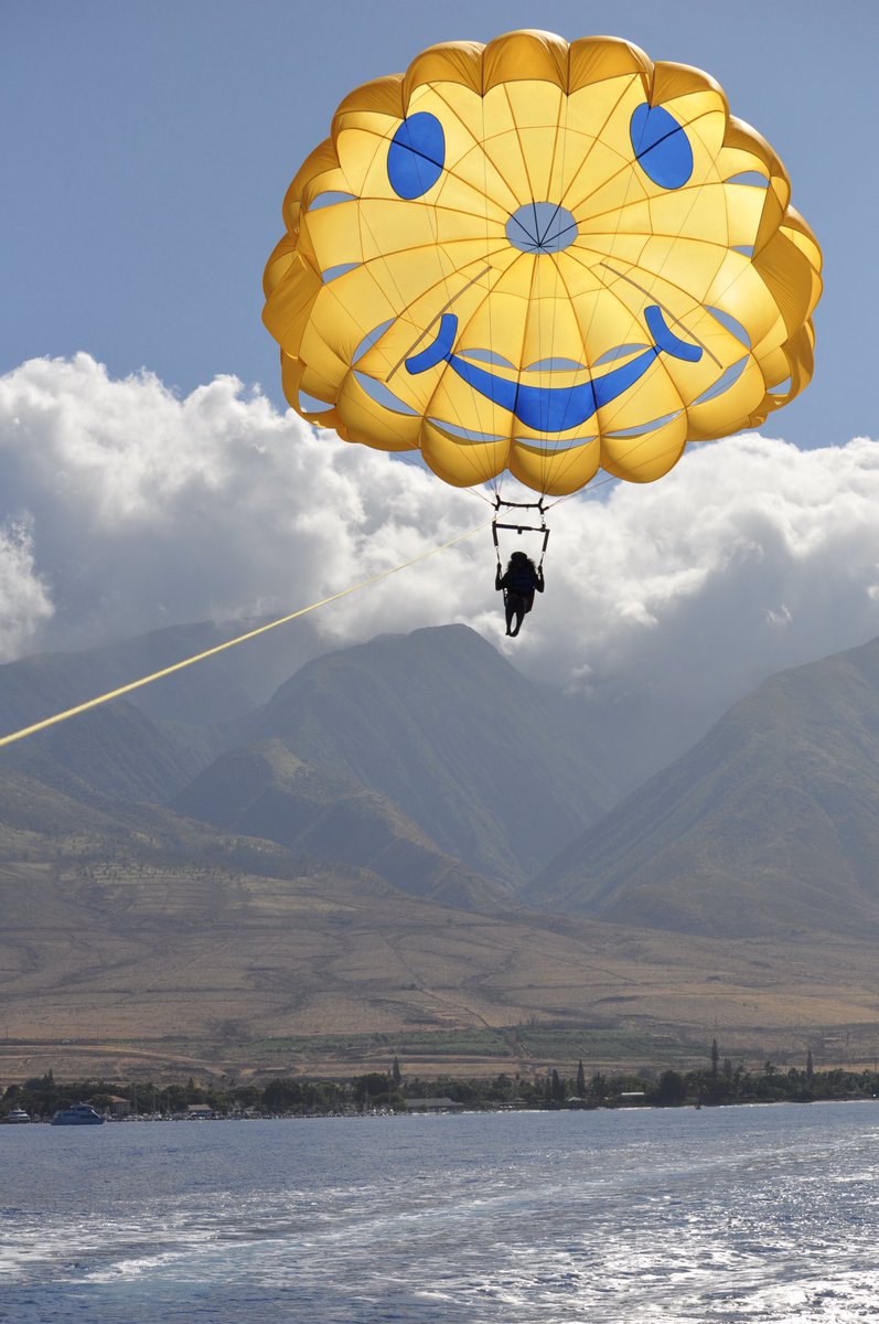 codingauntie's tweet photo. @Delta Parasailing in Paradise - Maui 2017 😊 https://t.co/XR2HquPlgB
