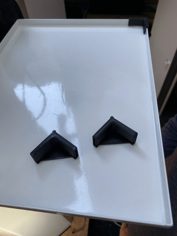 SternwarteF's tweet photo. Kantenschutz für den Tisch an einer Baader-Säule https://t.co/xf2LVLoeUi https://t.co/6FiQby79jZ