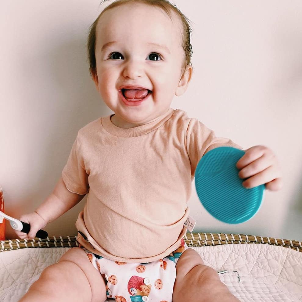 Ok_bugbuddies's tweet photo. Little Baby Teenie ❤
You are already 1❤😭
Teeny,You fill up the Room with the biggest smile u have &amp; it radiates the whole room &amp; makes it happy😍
Baby Averie we love you❤
A Very Happy First Birthday Our Teenie Bug @Okbabyyt
A Bug Buddy 
(P.s Where i Live its 12 AM already ) https://t.co/XTZauyCuT2