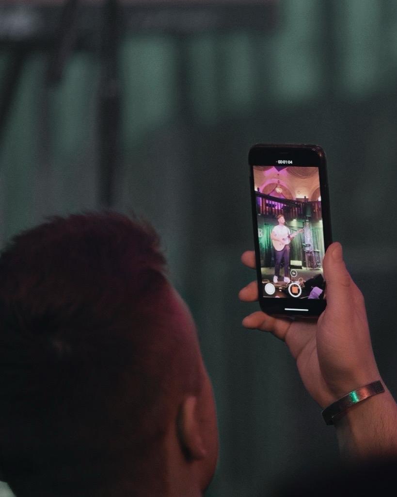 Instagram live gig tomorrow at 7.30pm! Expect some music from the legend that is Bill Withers ❤️