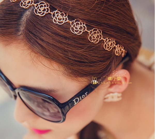 Stylehoops's tweet photo. Aaishwarya Golden Floral Fashion Hairband @ Rs. 296/-. Product Link: https://t.co/o0iYR4gFod #hairband #floralhairband #goldenhairband #hairaccessories #fashionhairband https://t.co/wx6OUQrZVn