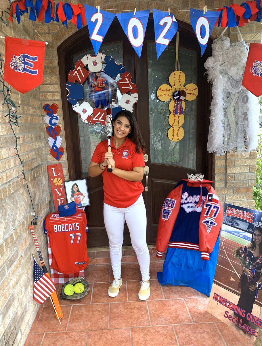 Seci_77's tweet photo. #classof2020strong ❤️💙 https://t.co/TEuDiFTJ28