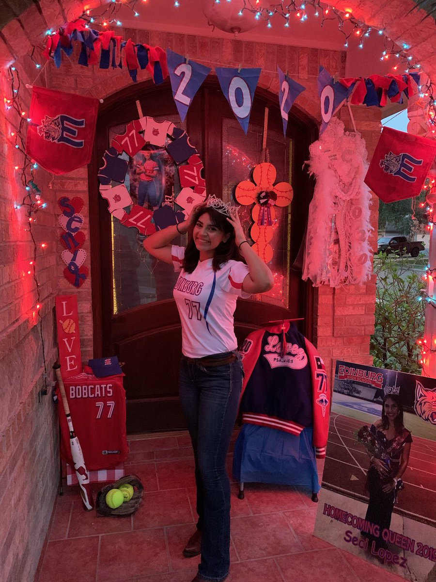 Seci_77's tweet photo. #classof2020strong ❤️💙 https://t.co/TEuDiFTJ28