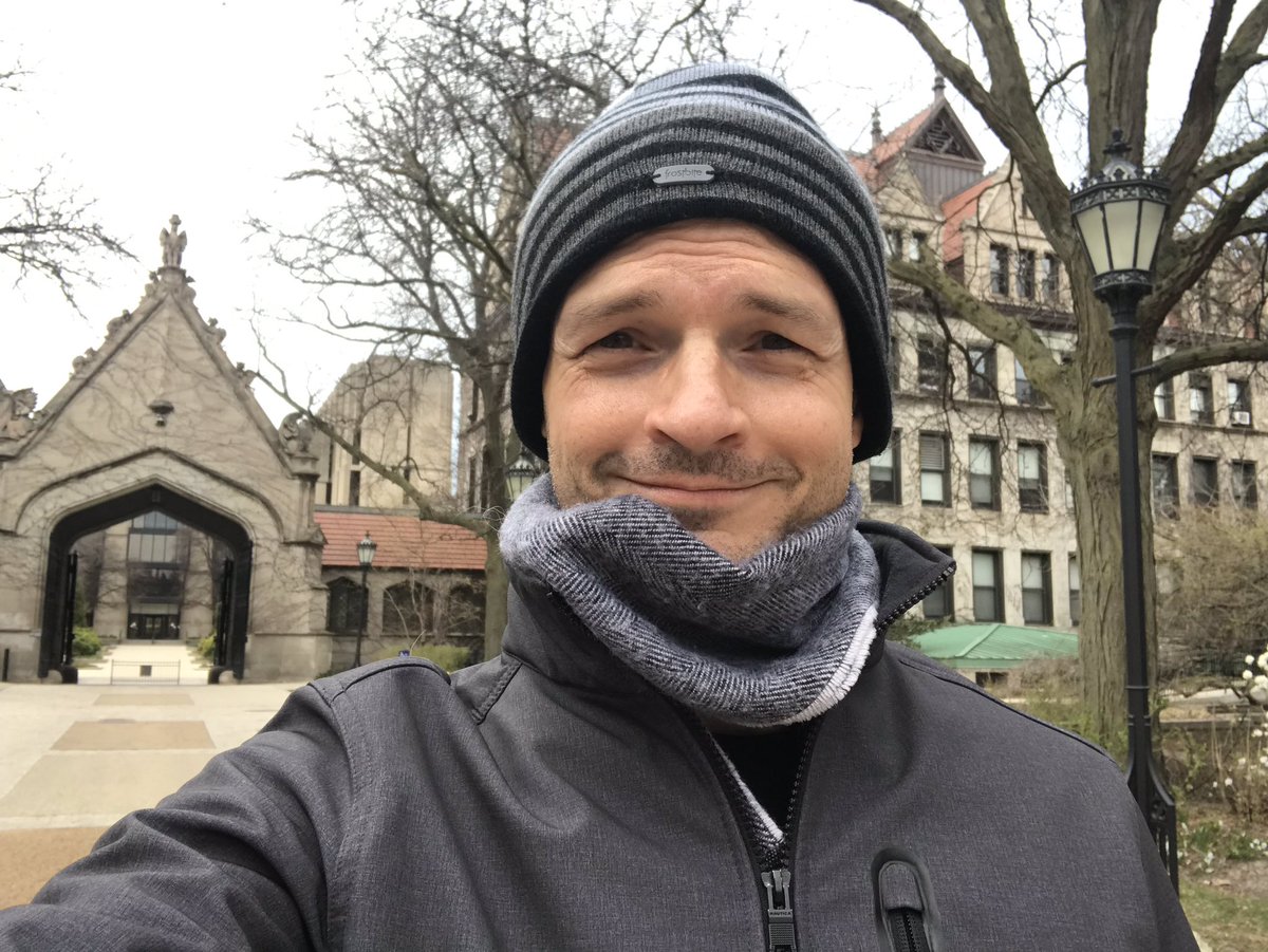 Take a virtual tour through my neighborhood: historic Hyde Park in Chicago. Chicago home of the Obama family, largest collection of gothic buildings in the Western Hemisphere, Robie House, Univ of  #Chicago, & 1893 Worlds Fair: setting of Devil in the White City.1/X #tour  #Walk