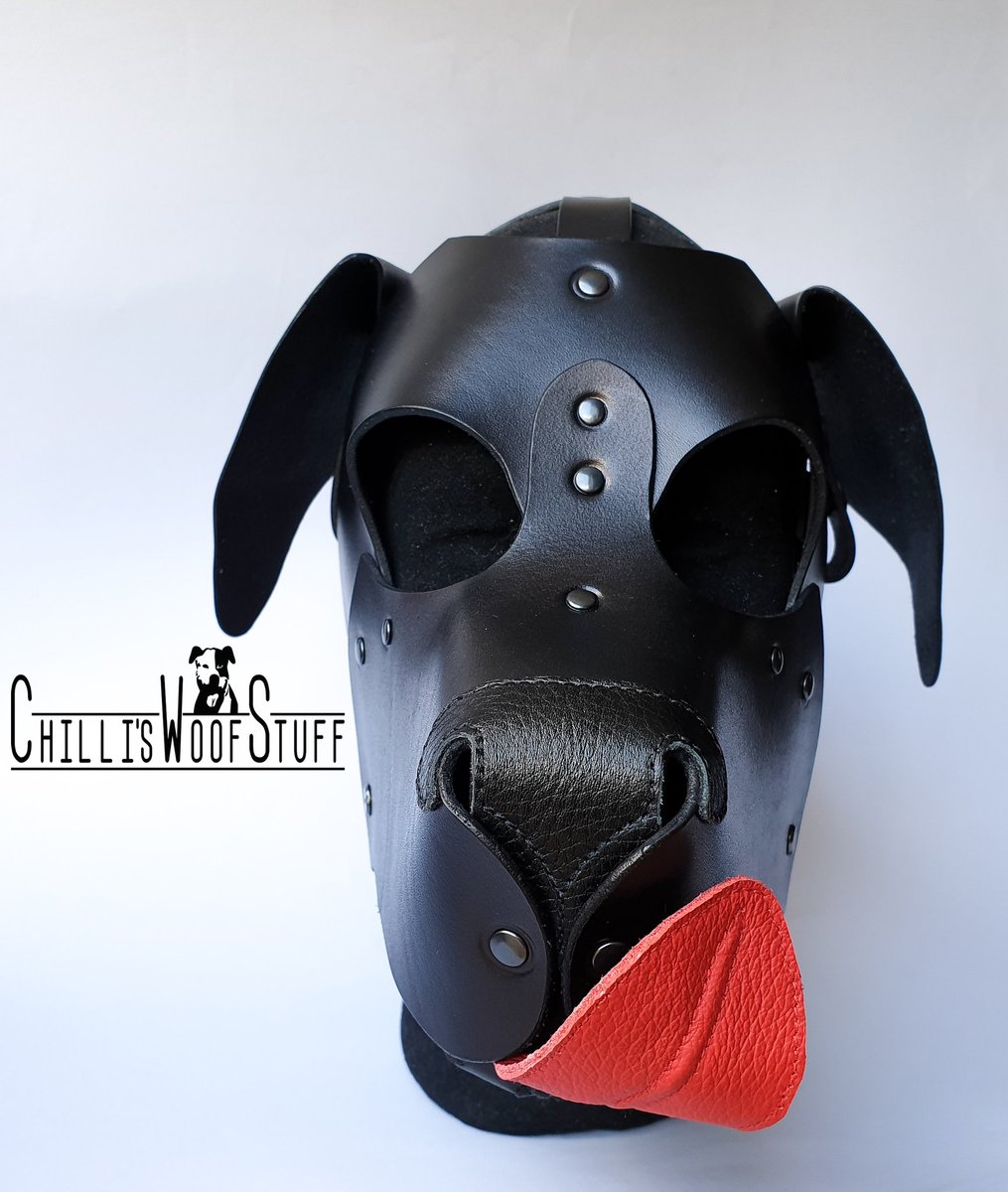 chillis_leather's tweet photo. Finally got done with this cute custom black labby boy!
It took a lil longer than expected, but now he's perfect!
I changed the hood pattern a little and made a new lower jaw :D
Happy chomping!!
For @/coach_timelord (Instagram)๐พ
#puppyhood #labradormask #puphood #pupplay https://t.co/Ok4ECs7I16