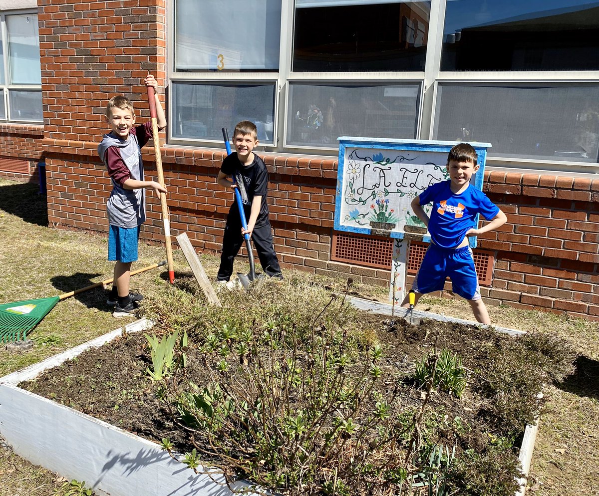 emard_a's tweet photo. Couldn’t be with the second graders to do garden club, so I have enlisted the help of my own children to keep the Hoyle gardens healthy while we are gone. Any other Hoyle friends learning some gardening tips with families at home? #LearningNeverStops #gardenclub @HoyleSchool https://t.co/Cq1nAMXvma