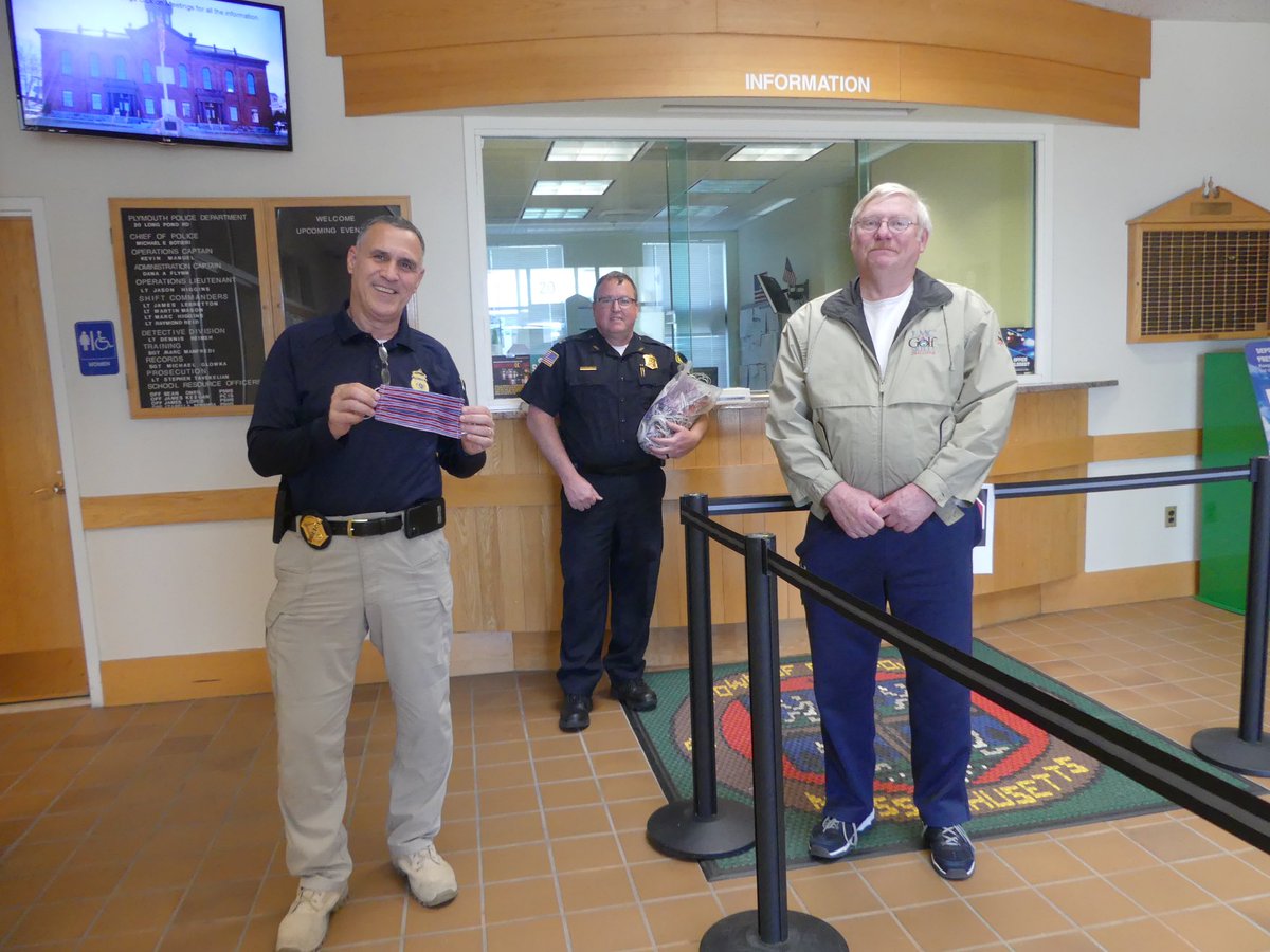 Plymouth_Police's tweet photo. Roy Sanders delivers 100 hand-sewn face coverings to Chief Botieri for the Department on behalf of the Pine Hills community. We thank Kathy Nickerson and her team of volunteers for their time and kind thoughts! https://t.co/nzQxCVQzmS
