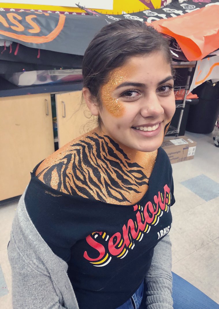 Lizbeth3spinoza's tweet photo. Nothing like bleeding Cardinal and Gold 🐯❤️💛 #TigerPrideWeek @LosBanosTigers https://t.co/qzN1LQGprf
