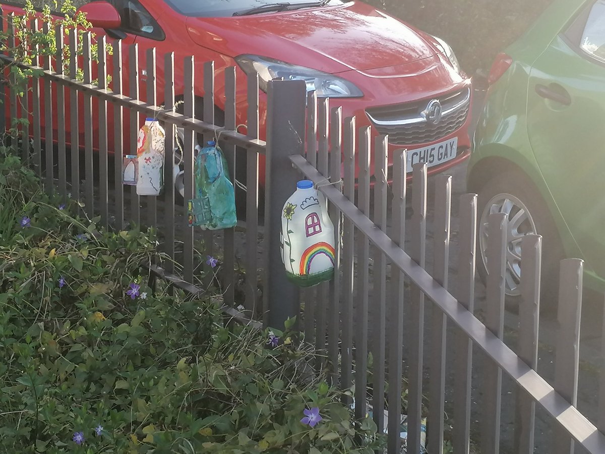 RuthNicholls7's tweet photo. @victorianurclas G and his big sister  L made milk carton bird feeders https://t.co/fKHtmD8bZW