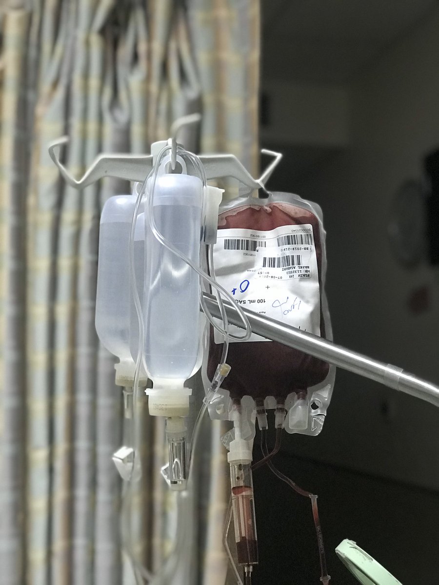 نزف والدي بعد إحدى العمليات حتى فقد الوعي فتم إسعافه ببعض أكياس الدم، فوجدت على أحدها اسم المتبرع كما هو في الصورة. فبحثت عنه باسمه في تويتر فوجدت حسابه @basil998899 وتواصلت معه وتأكدت بأنه هو المتبرع. فشكرته على صنيعه وأخبرته بأنه شارك في إنقاذ حياة وهو لا يعلم.
شكراً باسل 🌹