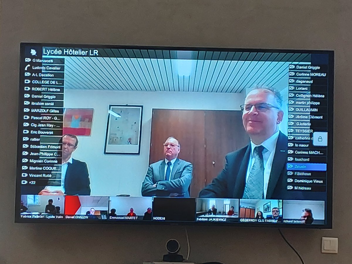 BndicteRobert's tweet photo. Questions clés qui se posent aux #perdir pour la continuité administrative et pédagogique.  
Belle dynamique impulsée par les @IaEvs de @acpoitiers 🙏
À suivre, visios rectrice/SGA avec les 300 EPLE de l'académie. Très heureuse de vous voir, même à distance !
#TousMobilisés https://t.co/JAu8mHJpck