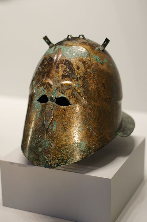 RDV69's tweet photo. Early Greek helmet. 

And a modern one. https://t.co/3l3woiIeNh