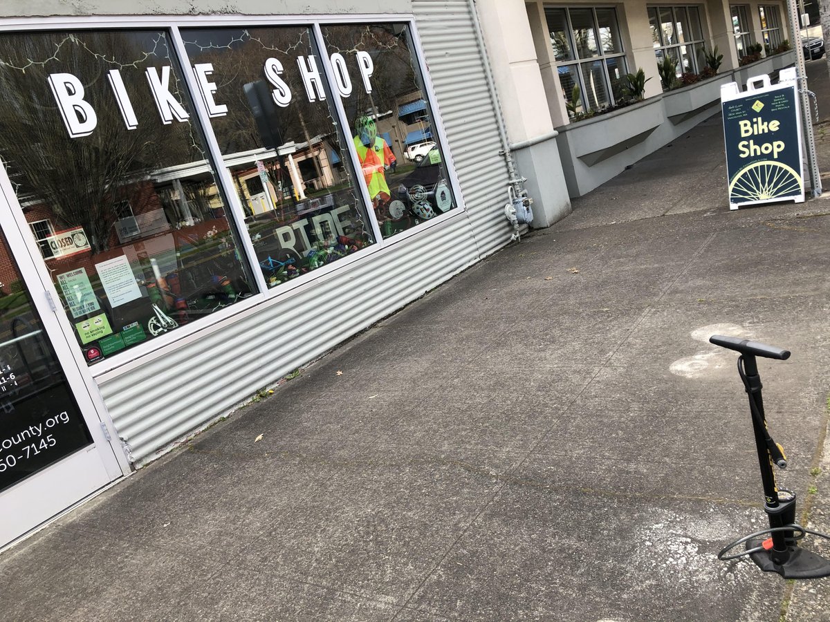 BikeClarkCounty's tweet photo. If you have time, please take a moment tlo fill out this quick survey to help our shop! - https://t.co/Klqv9VjOia https://t.co/sWj4xF4lBd